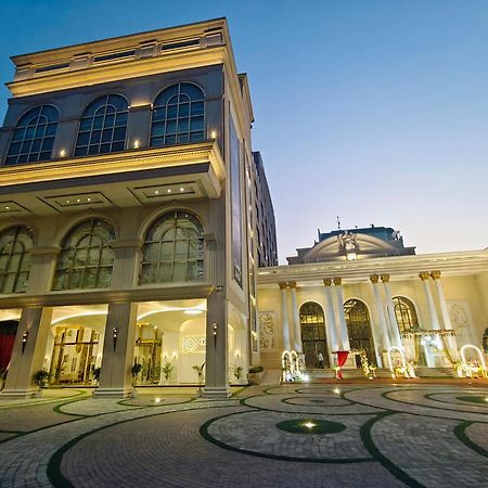 Ornate Lucknow Hotell Exteriör bild