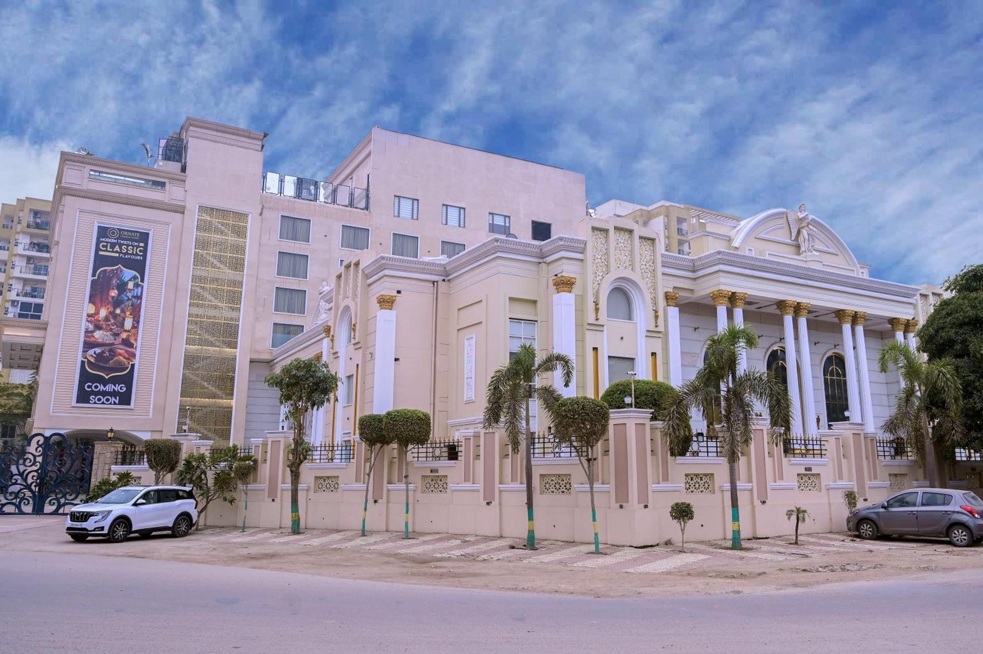 Ornate Lucknow Hotell Exteriör bild